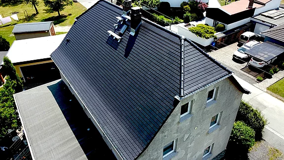 Krüppelwalmdach mit Schornstein