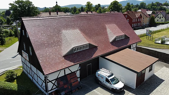 rotes Dach mit Hechtgaube