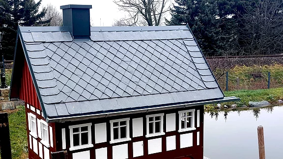 Steildach an einem Entenhaus