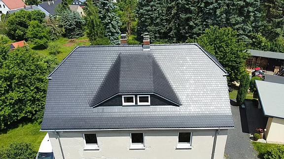 Krüppelwalmdach Frontansicht